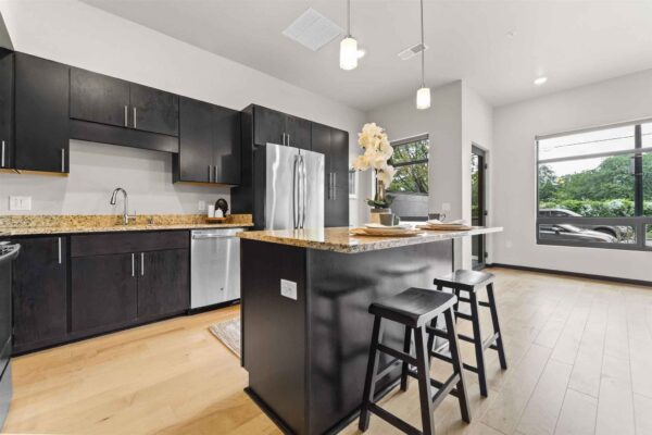 staged_kitchen staged_kitchen